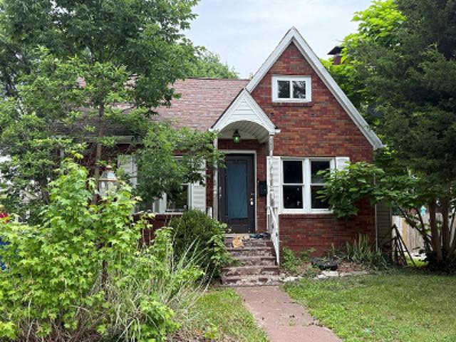 House for sale in Alton, Illinois