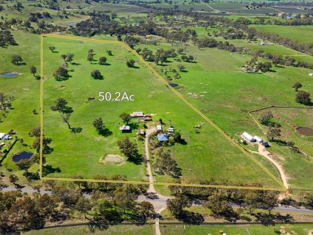 Cottage for sale in Faraday, Victoria
