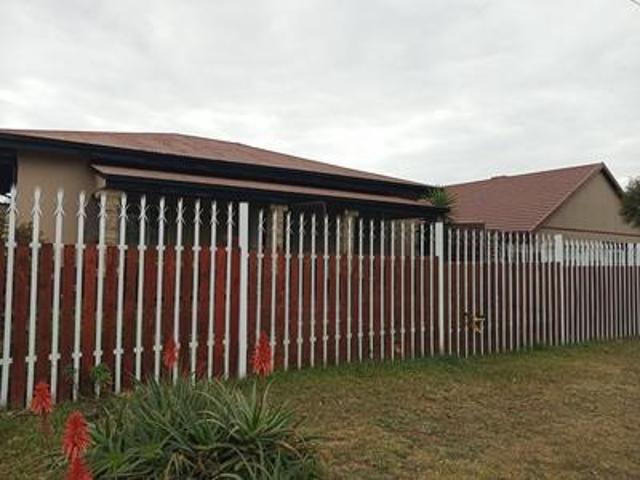 House for sale in Mohlakeng, Gauteng