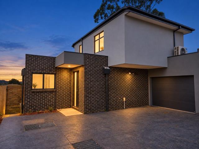 Townhouse for sale in Narre Warren, Melbourne