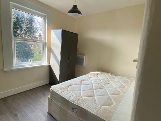 Room for rent in Queen's Park, Greater London