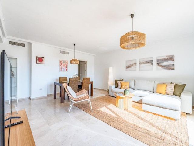 Apartamento en alquiler en La Perla-Torremuelle, Costa del Sol Occidental