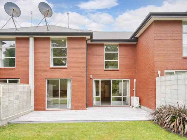 Apartment for rent in Chaslands, Canterbury
