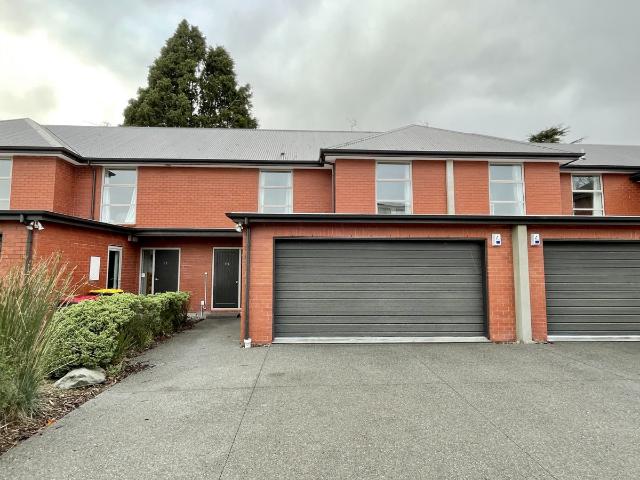 Apartment for rent in Chaslands, Canterbury