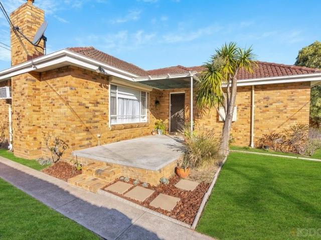 House for sale in Moorabbin