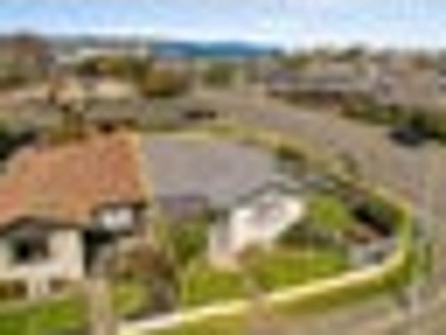 Apartment for sale in Chaslands, Canterbury
