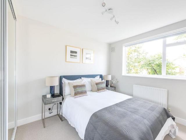 House for rent in Brompton, Greater London