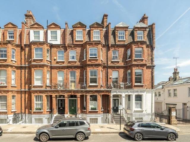 Apartment for rent in Brompton, Greater London