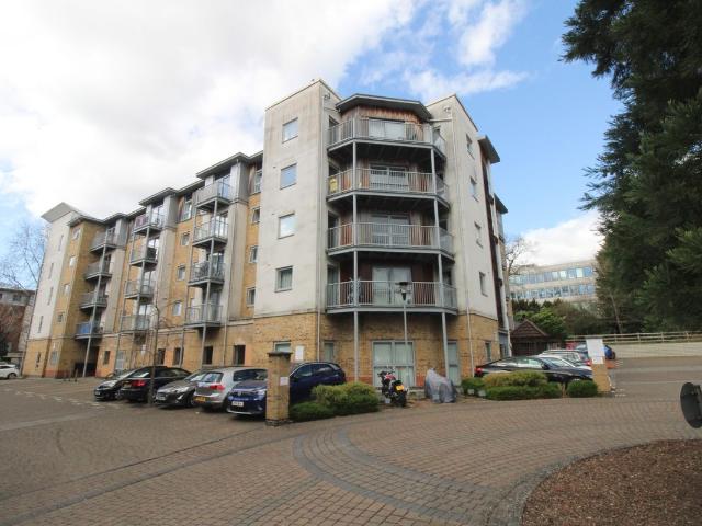 House for rent in The Crescent, Farnborough