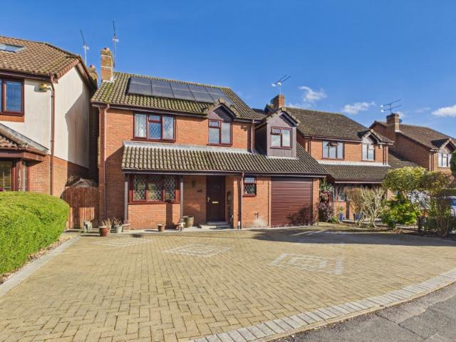 House for rent in Heol-las, Surrey