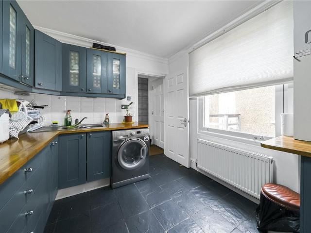 Apartment for rent in Strawberry Hill, Greater London