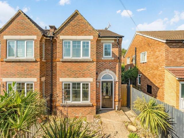 House for rent in London Borough of Richmond upon Thames, Greater London