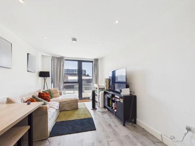Apartment for rent in Heol-las, Surrey