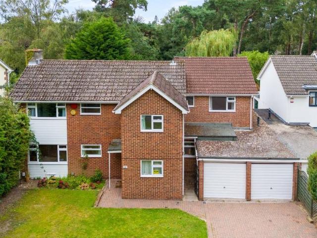 House for rent in Heatherside, Heol-las