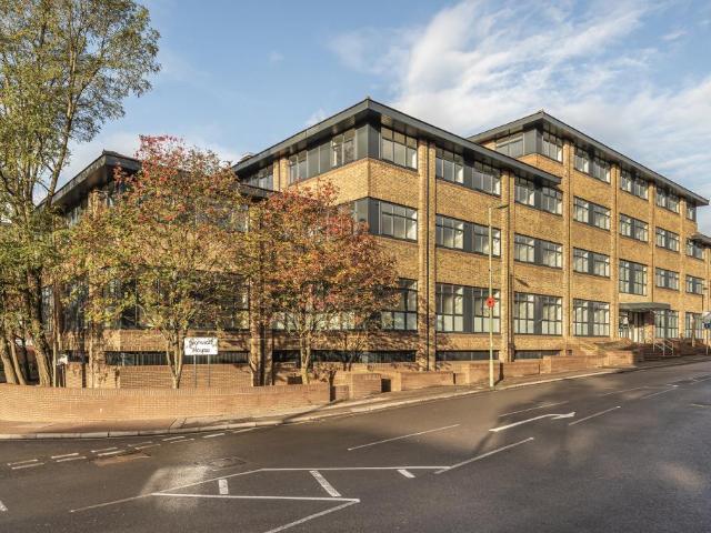 House for rent in Heol-las, Surrey