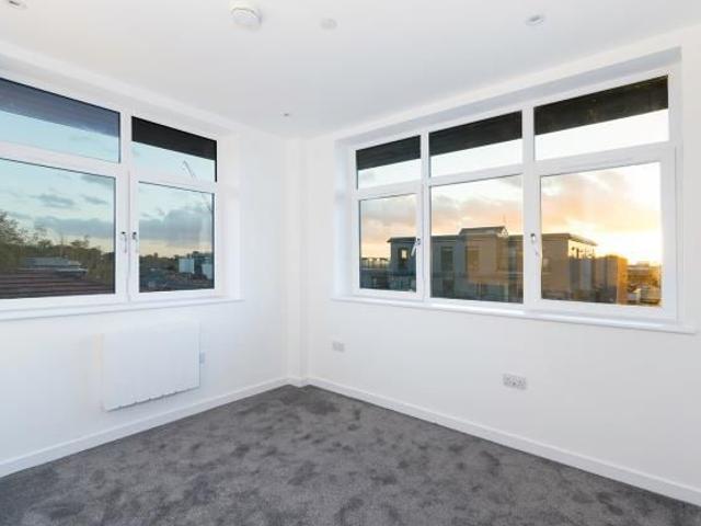 Apartment for rent in Heol-las, Surrey