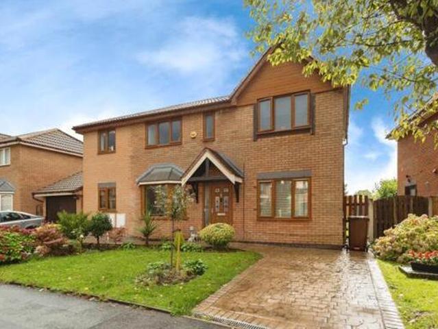 House for sale in Ashton-under-Lyne, Tameside