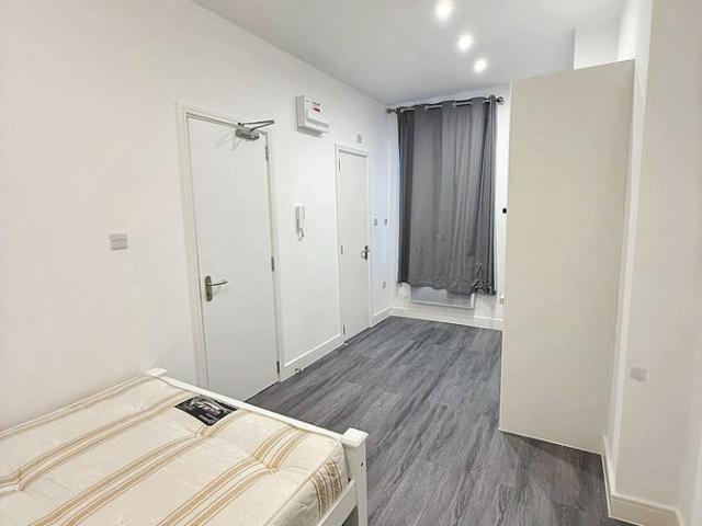 Studio for rent in Camberwell, Greater London