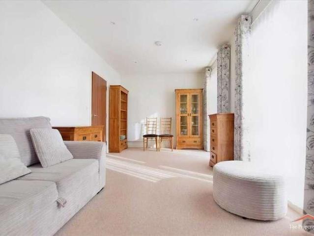 Townhouse for rent in Greater London