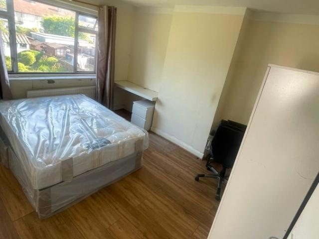 Room for rent in London Borough of Merton, Greater London