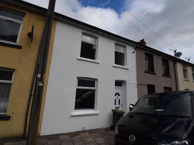 Apartment for rent in Tir-y-felin, Deri