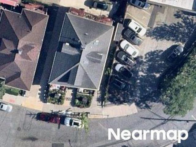 Property for sale in The Bronx, Arverne