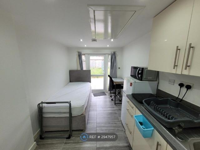 Studio for rent in Chesterton, Arbury