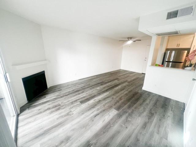 Apartment for rent in Canoga Park, California
