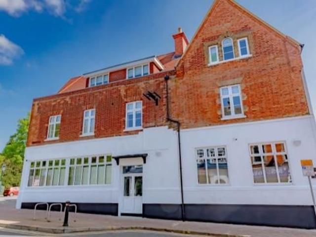 Apartment for rent in Heol-las, Surrey