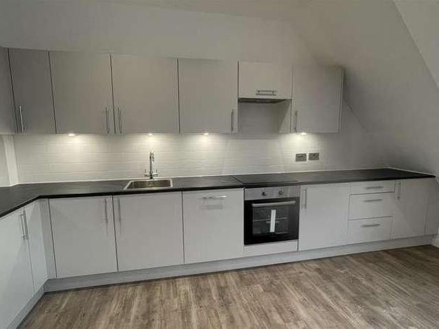 Apartment for rent in Heol-las, Surrey