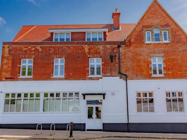 Room for rent in Heol-las, Surrey