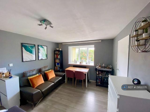 Apartment for rent in Colney Hatch, Greater London