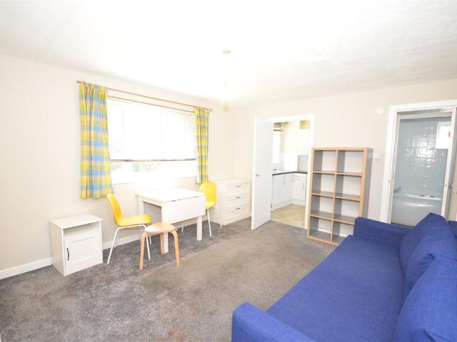 Studio for rent in Colney Hatch, Greater London