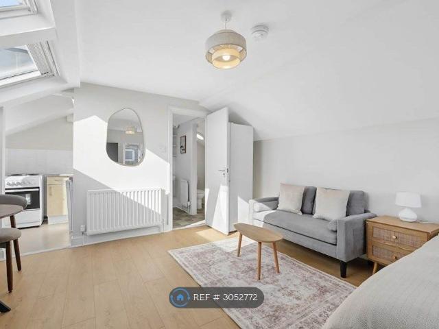 Apartment for rent in North Kensington, Greater London