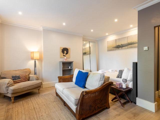 Studio for rent in North Kensington, Greater London