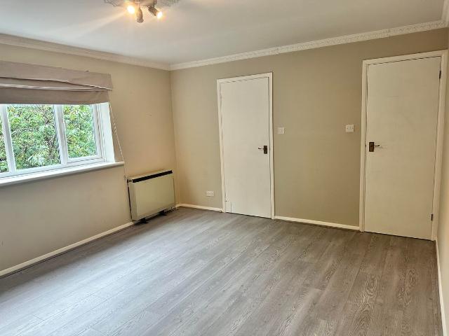 Studio for rent in Colney Hatch, Greater London