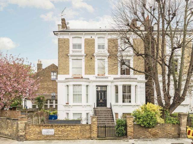 Apartment for rent in North Kensington, Greater London