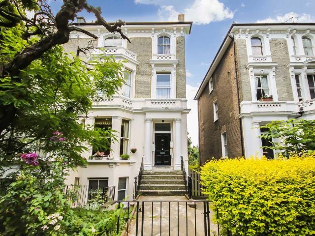 Apartment for rent in Silchester Estate, Greater London