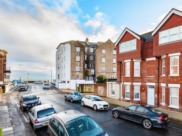 Studio for rent in Roselands, Eastbourne