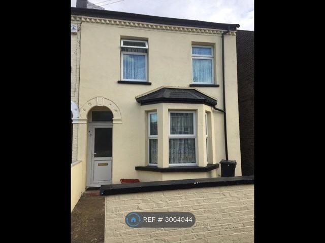 House for rent in London Borough of Hounslow, Greater London