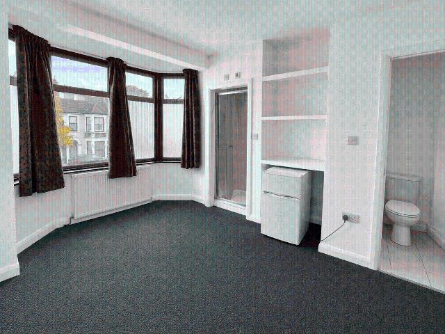 Room for rent in Seven Kings, Greater London