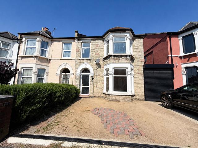 House for rent in Seven Kings, Greater London