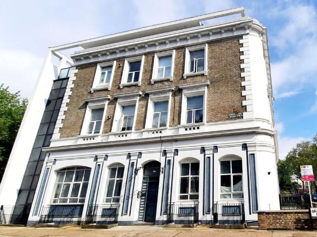 Apartment for rent in Queen's Park, Greater London