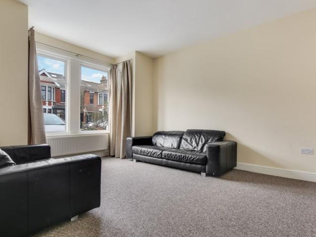 House for rent in Seven Kings, Greater London