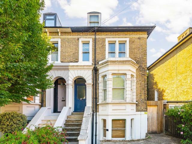Apartment for rent in Strand-on-the-Green, Greater London