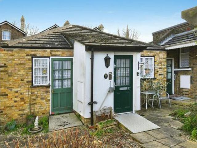 House for sale in Alton Barnes