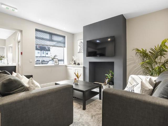 House for rent in Cutsyke, Castleford