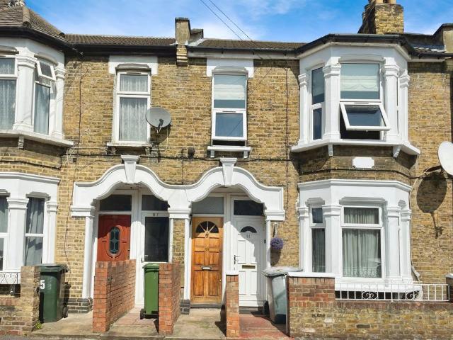 Apartment for rent in London Borough of Newham, Greater London