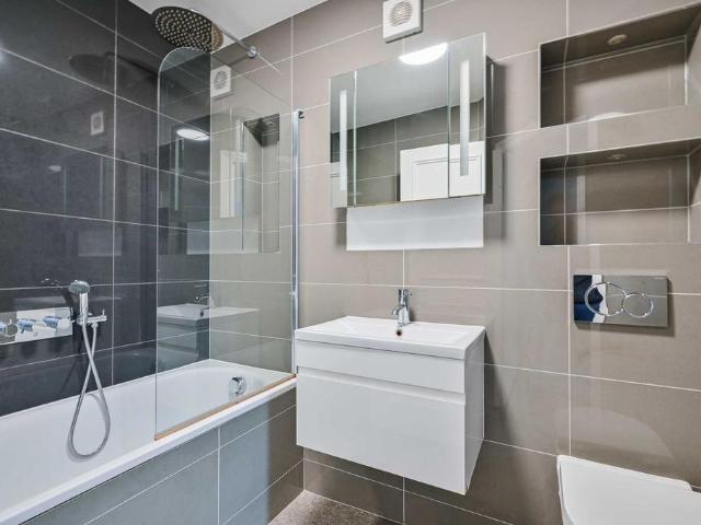 Apartment for rent in Chalk Farm, Greater London