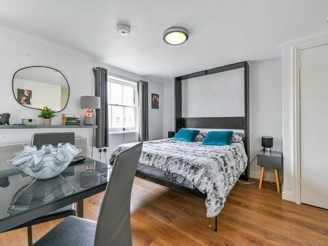 Studio for rent in Chalk Farm, Greater London
